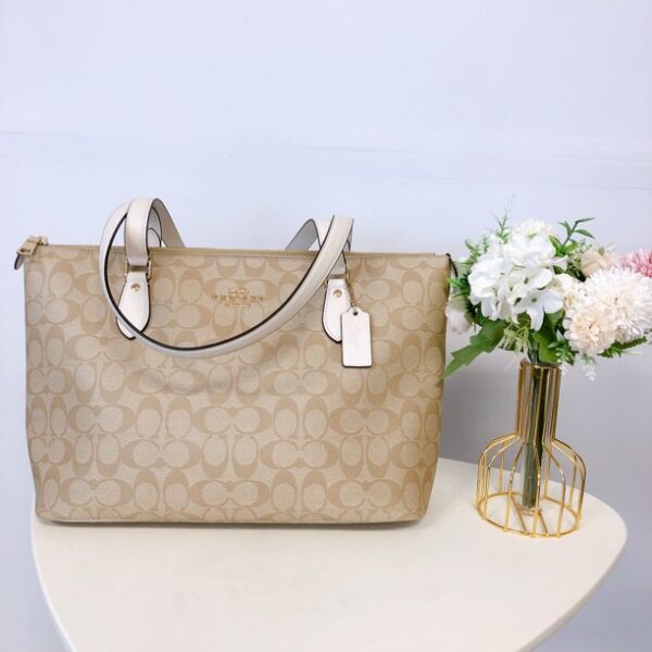 Coach CH504 Gallery Tote In Signature Canvas IN Light Khaki Chalk