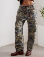 Kedera Barrel Jeans for Women Mid Rise Camo Pants Wide Leg Graphic Trousers Baggy Boyfriend Denim Pants with Pockets