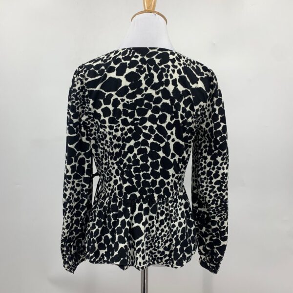 Who What Wear Top Womens S Small Swirling Leopard Keyhole Tie Peplum Wrap Blouse