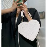 YOUI-GIFTS Heart Shaped Purse Plush PU Velvet Shoulder Bag Handbag Crossbody Bag with Chain Clutch Evening Bag for Women